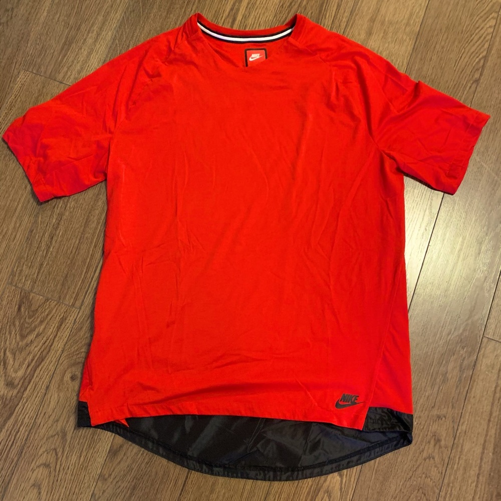 🆕NIKE red cotton tshirt with black edge- size L